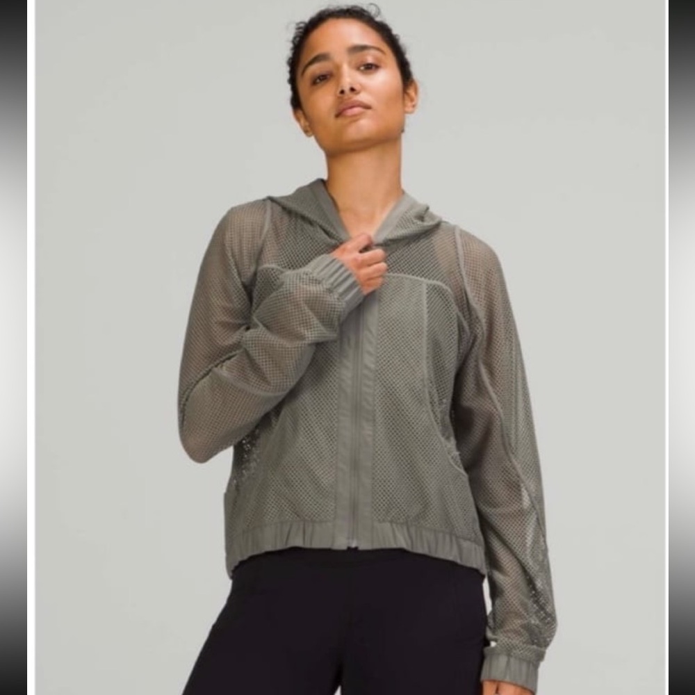 Lululemon women’s Relaxed Fit Mesh Jacket in grey sage size 4